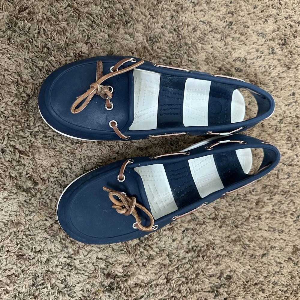 Crocs Beach Line Boat Shoes Navy Blue White Women 7 Nautical Lightweight Slip On